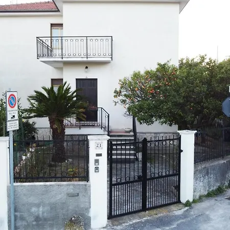 In Relax A 200 Metri Da Mare E Centro Vakantiehuis